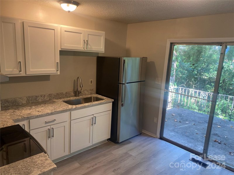 Property image 4 at 609 Blendwood Drive, Charlotte, NC 28215