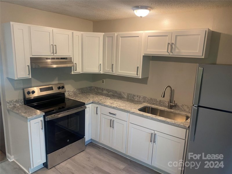 Property image 5 at 609 Blendwood Drive, Charlotte, NC 28215