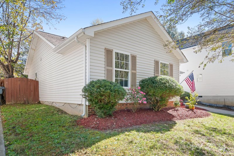 Property image 2 at 3201 Morning Drive, Charlotte, NC 28208