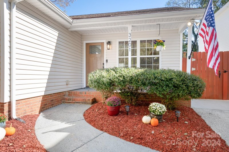 Property image 3 at 3201 Morning Drive, Charlotte, NC 28208