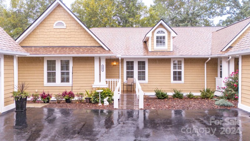 Property image 3 at 901 Woodlea Court, Asheville, NC 28806