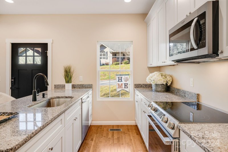 Property image 4 at 179 S Briarcreek Court, Hendersonville, NC 28739