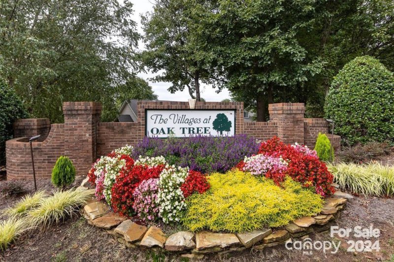 Property image 2 at 105 Oak Village Parkway, Mooresville, NC 28117
