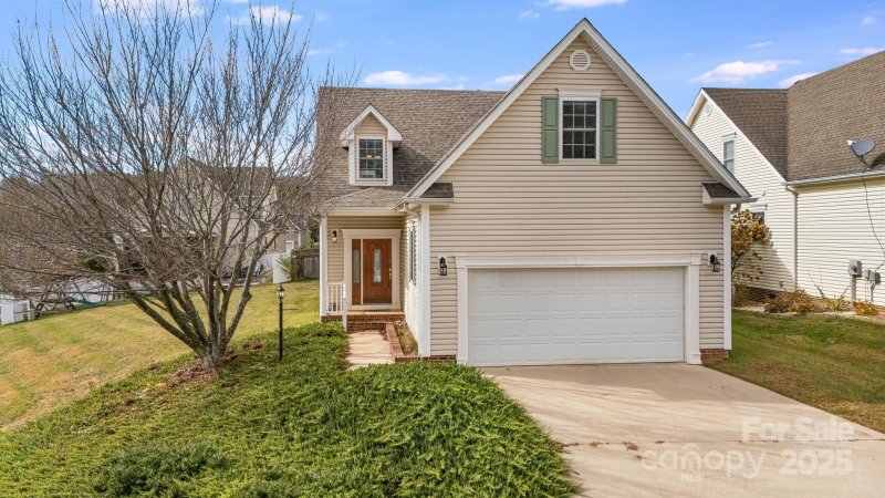 Property image 2 of 8 Sweet Gum Drive in East Ridge, Asheville, NC 28805