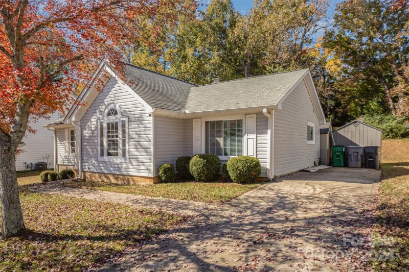 Property image 2 at 9908 Dunfries Road, Matthews, NC 28105