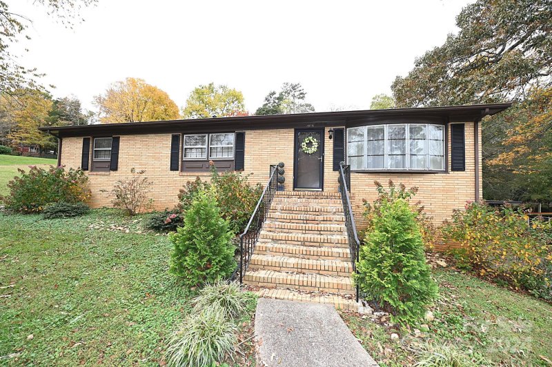 Property image 2 at 1515 10th Street Place, Hickory, NC 28601