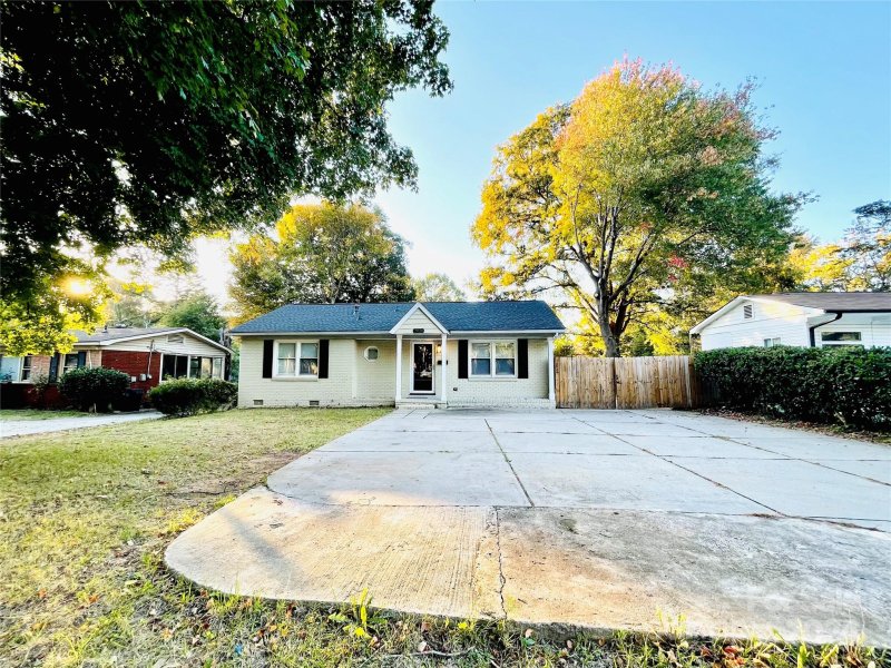 Property image 2 at 2026 Eastway Drive, Charlotte, NC 28205