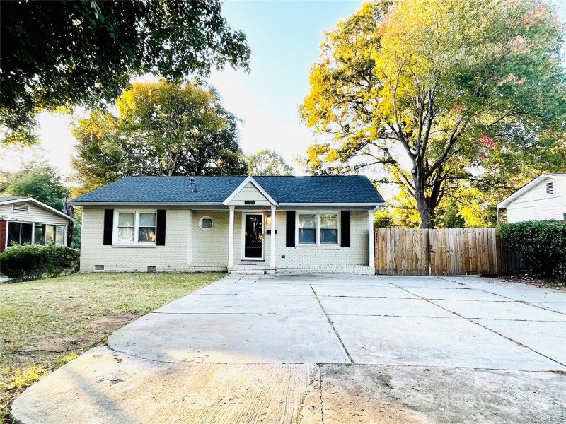 Property image 3 at 2026 Eastway Drive, Charlotte, NC 28205