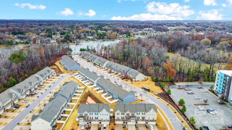 Property image 2 at 104 Helm Lane, Mooresville, NC 28117