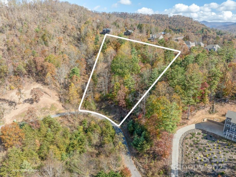 Property image 2 of 66 Hawtree Court in Reems Creek Golf Community, Weaverville, NC 28787