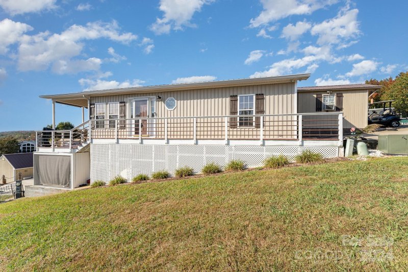 Property image 4 of 127 Lake View Drive in Badin Shores Resort, New London, NC 28127