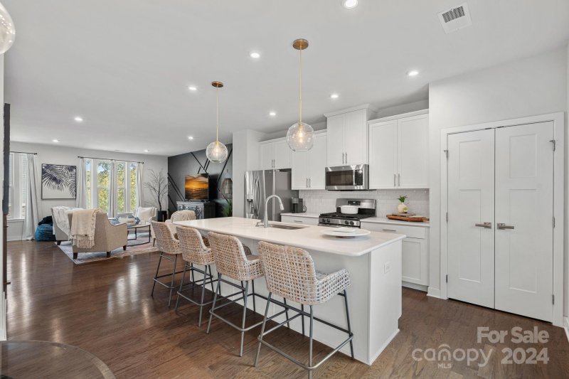 Property image 4 at 1703 Town Oak Lane, Charlotte, NC 28205