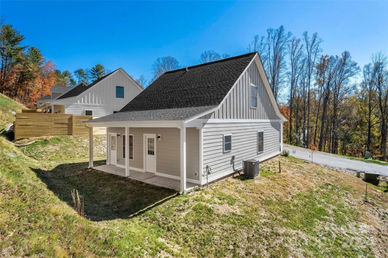 Property image 5 at 136 Northbend Drive, Asheville, NC 28804