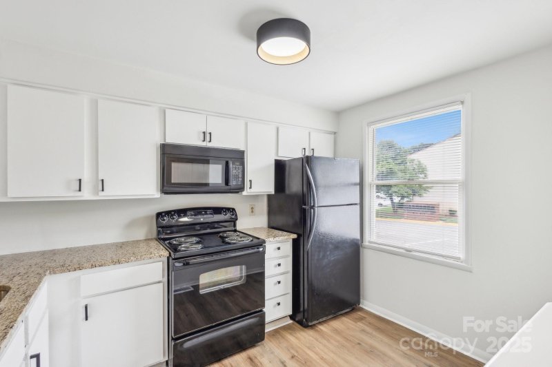 Property image 2 at 9424 Lexington Circle, Charlotte, NC 28213