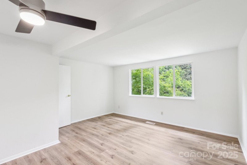 Property image 5 at 9424 Lexington Circle, Charlotte, NC 28213