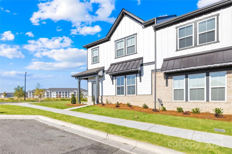 Property image 2 at 5864 Coulee Lane, Charlotte, NC 28215