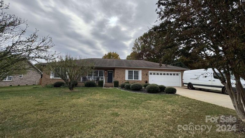 Property image 2 at 5183 Olde School Drive, Hickory, NC 28602