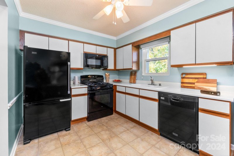 Property image 3 at 1606 Abbey Circle, Asheville, NC 28805