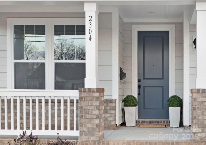 Property image 3 at 2304 Catalina Avenue, Charlotte, NC 28206