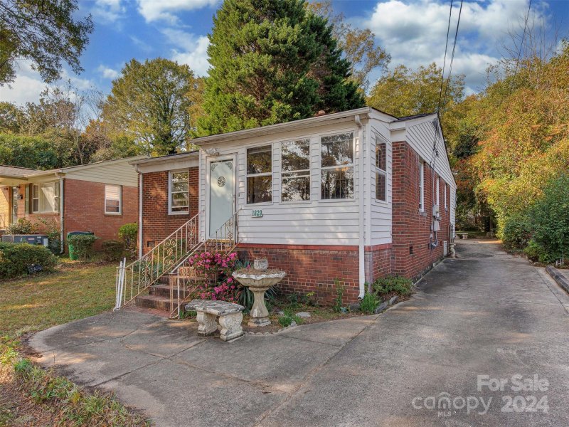 Property image 2 at 1829 Jennings Street, Charlotte, NC 28216