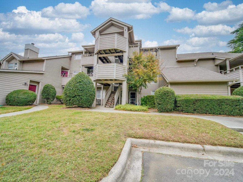 Property image 3 at 2557 Stockbridge Drive, Charlotte, NC 28210