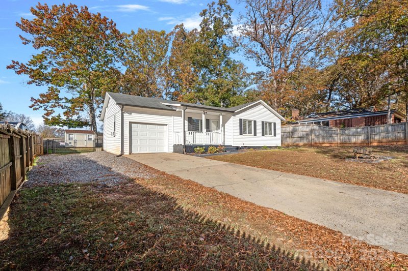 Property image 2 at 631 N Race Street, Statesville, NC 28677