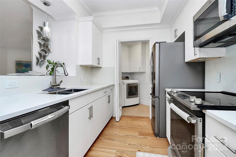 Property image 4 at 300 W 5th Street, Charlotte, NC 28202