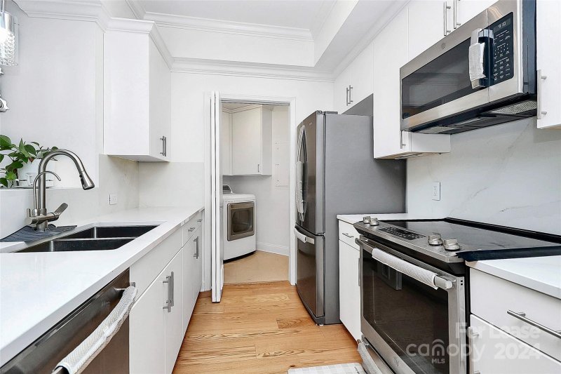 Property image 5 at 300 W 5th Street, Charlotte, NC 28202