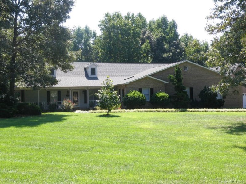 125 Lucky Strike Drive