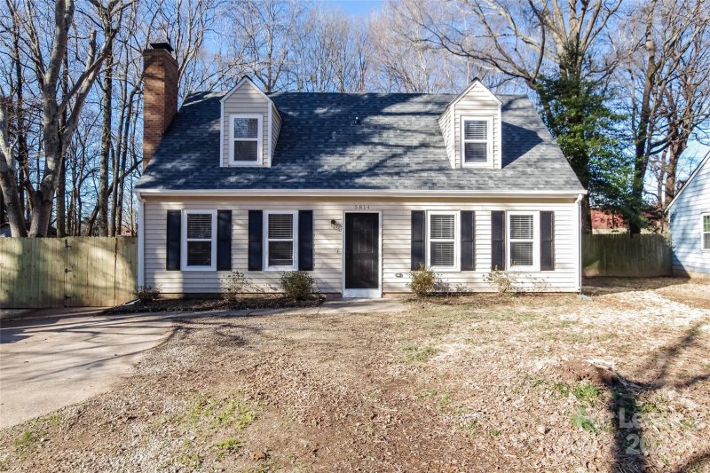 5814 Carved Oak Circle