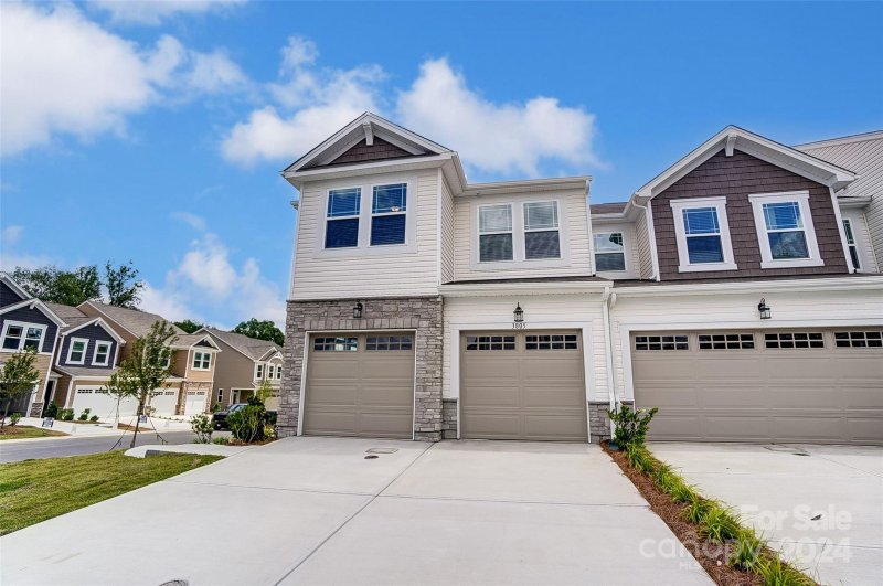 Property image 2 at 14917 Tamarack Drive, Charlotte, NC 28278
