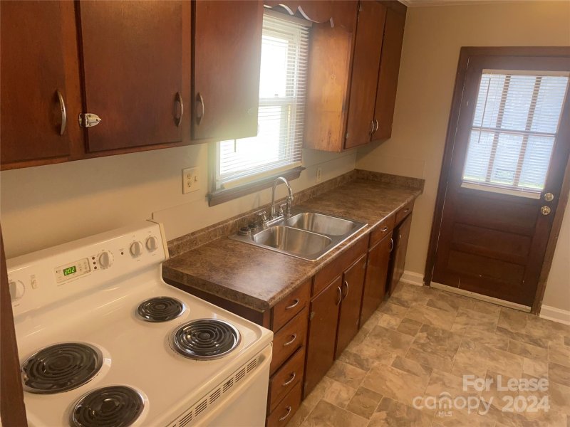 Property image 4 at 1306 Meadow Lane, Charlotte, NC 28205
