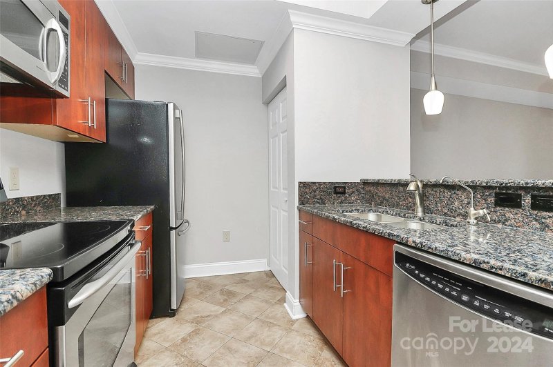 Property image 3 at 300 W 5th Street, Charlotte, NC 28202