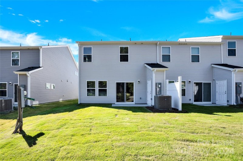 Property image 2 at 2220 Belterra Drive, Charlotte, NC 28216