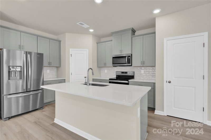 Property image 3 at 2220 Belterra Drive, Charlotte, NC 28216