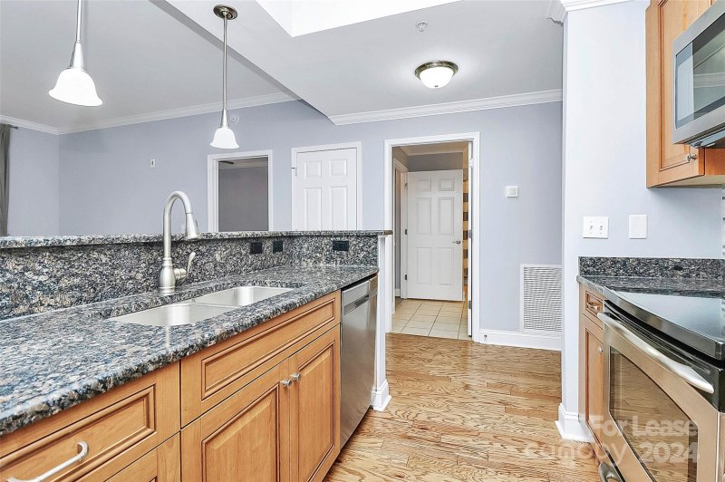 Property image 5 at 300 W 5th Street, Charlotte, NC 28202