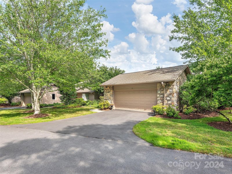 Property image 2 at 22 Clubside Drive, Asheville, NC 28804