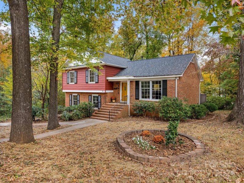 Property image 2 at 6815 Somersworth Drive, Charlotte, NC 28215