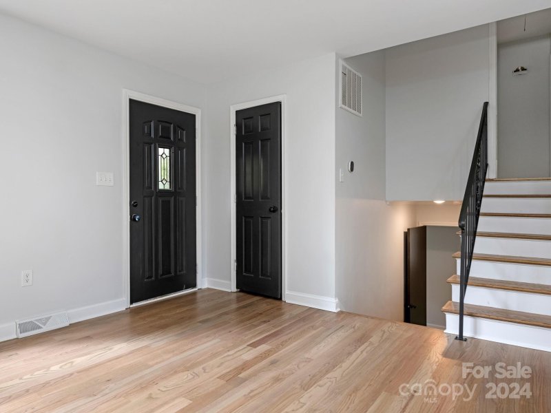 Property image 4 at 6815 Somersworth Drive, Charlotte, NC 28215