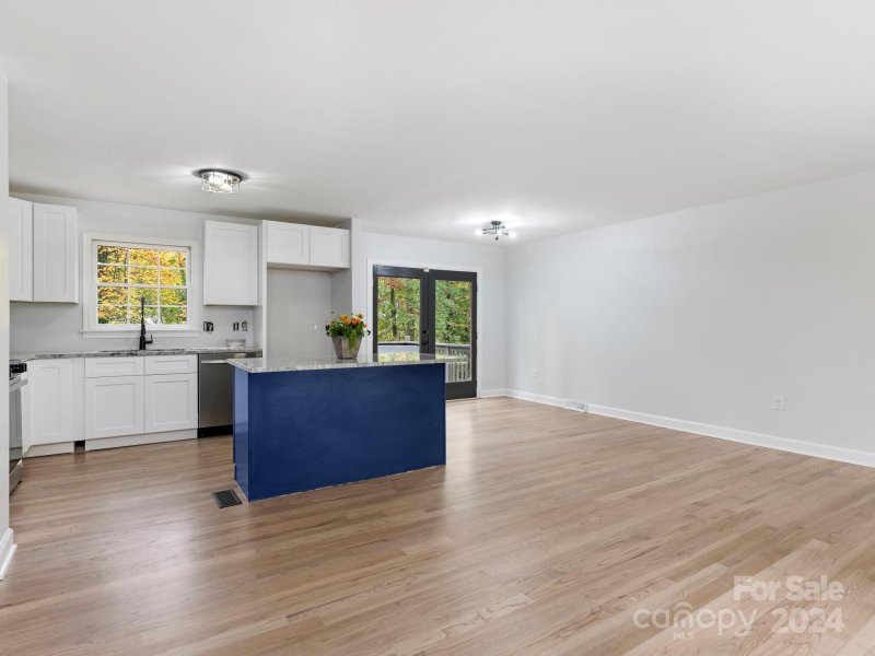 Property image 5 at 6815 Somersworth Drive, Charlotte, NC 28215