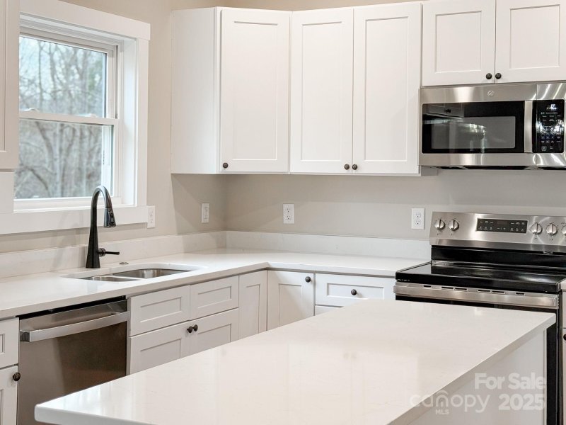 Property image 5 of 115 Northbend Drive in Riverside Woodfin, Asheville, NC 28804