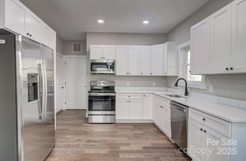 Property image 5 of 104 Northbend Drive in Riverside Woodfin, Asheville, NC 28804