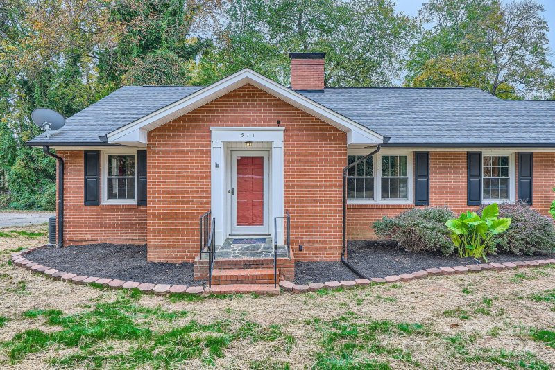 Property image 2 at 911 Churchill Drive, Gastonia, NC 28054