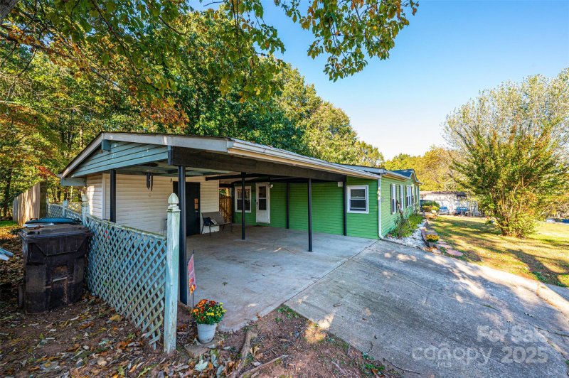 Property image 4 at 3401 Stony Brook Circle, Newton, NC 28658