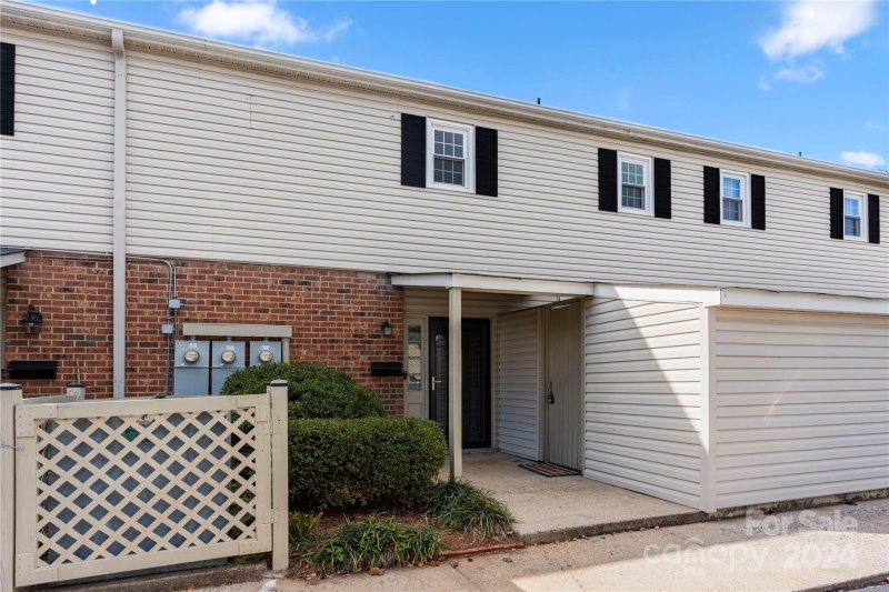 Property image 2 at 5913 Quail Hollow Road, Charlotte, NC 28210