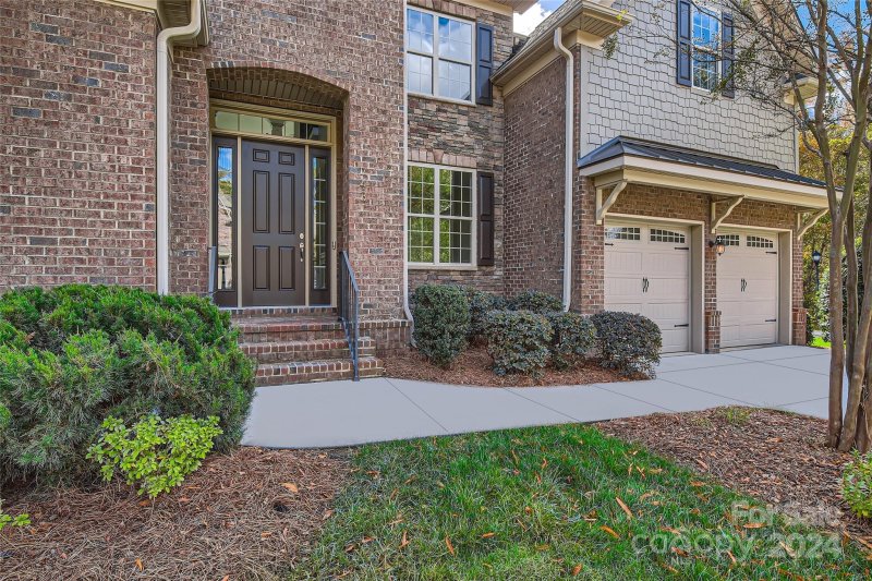 Property image 2 at 7431 Edenbridge Lane, Charlotte, NC 28226