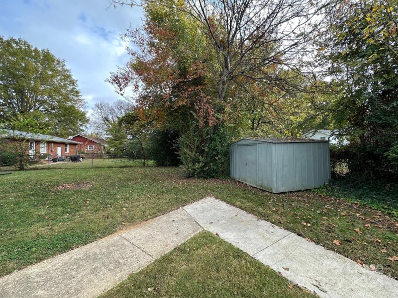 Property image 2 at 4033 Fieldcrest Road, Charlotte, NC 28217