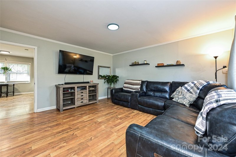 Property image 3 at 6925 Glenmoor Drive, Charlotte, NC 28214