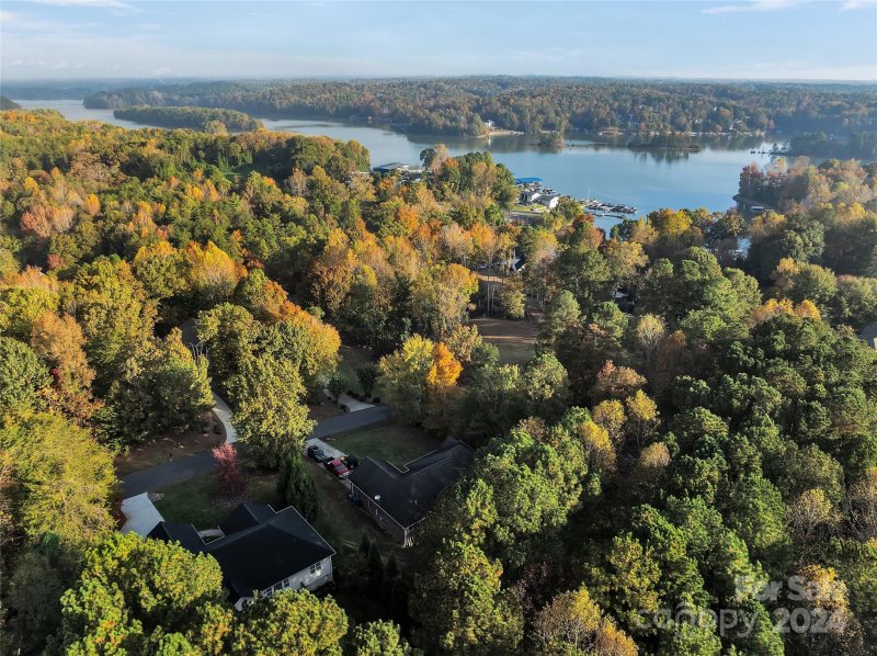 Property image 2 at 8081 Summit Ridge Drive, Catawba, NC 28609