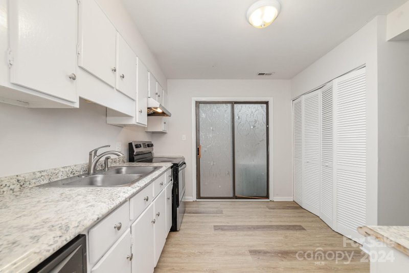 Property image 5 at 7918 Princess Ann Drive, Charlotte, NC 28212